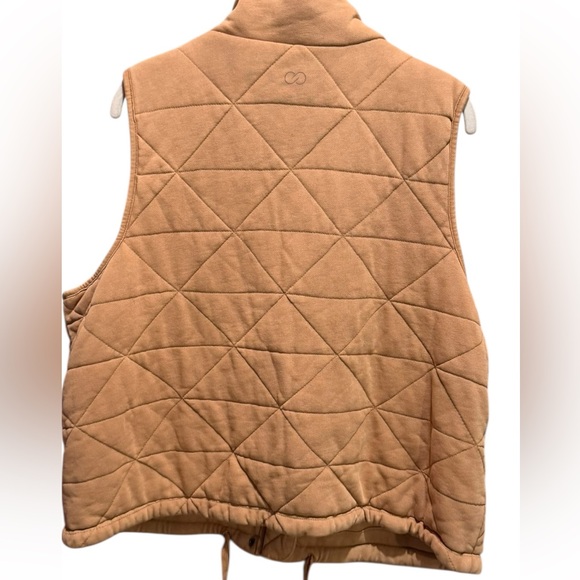 CALIA By Carrie Underwood Quilted Vest - Picture 4 of 11